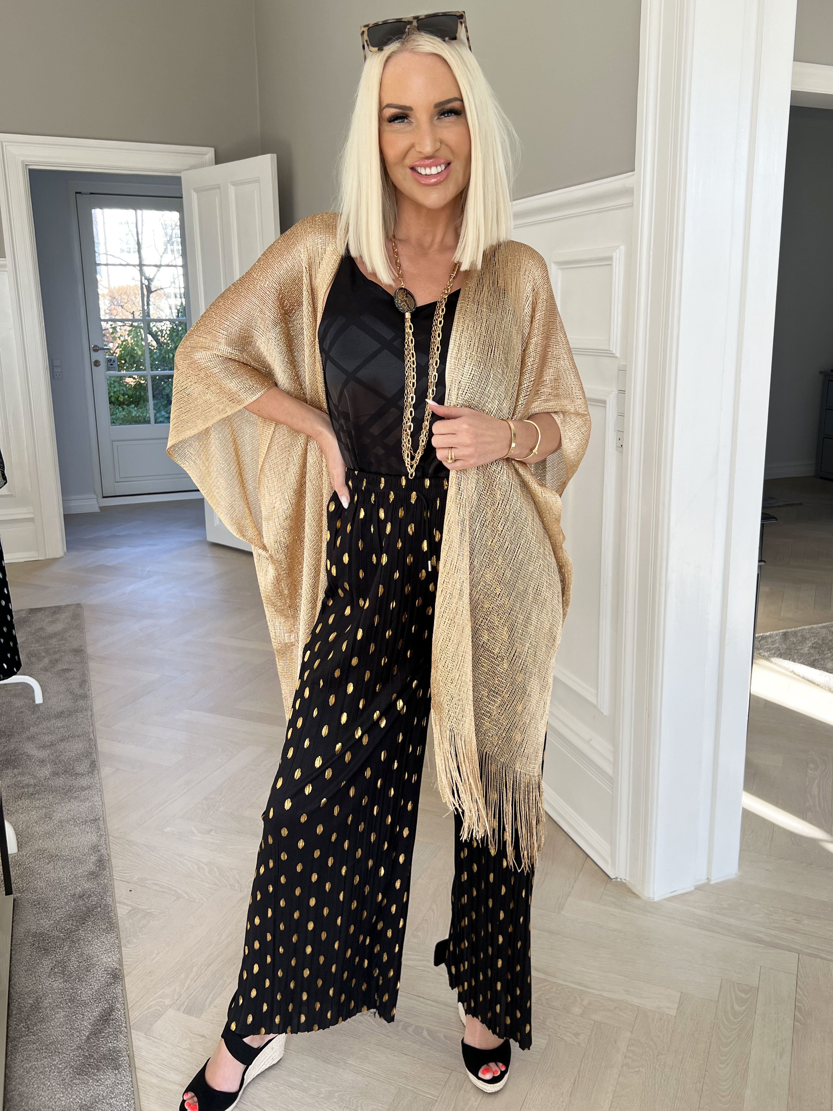 Betti - Smukt sjal i viskose med glimmertråde og frynser